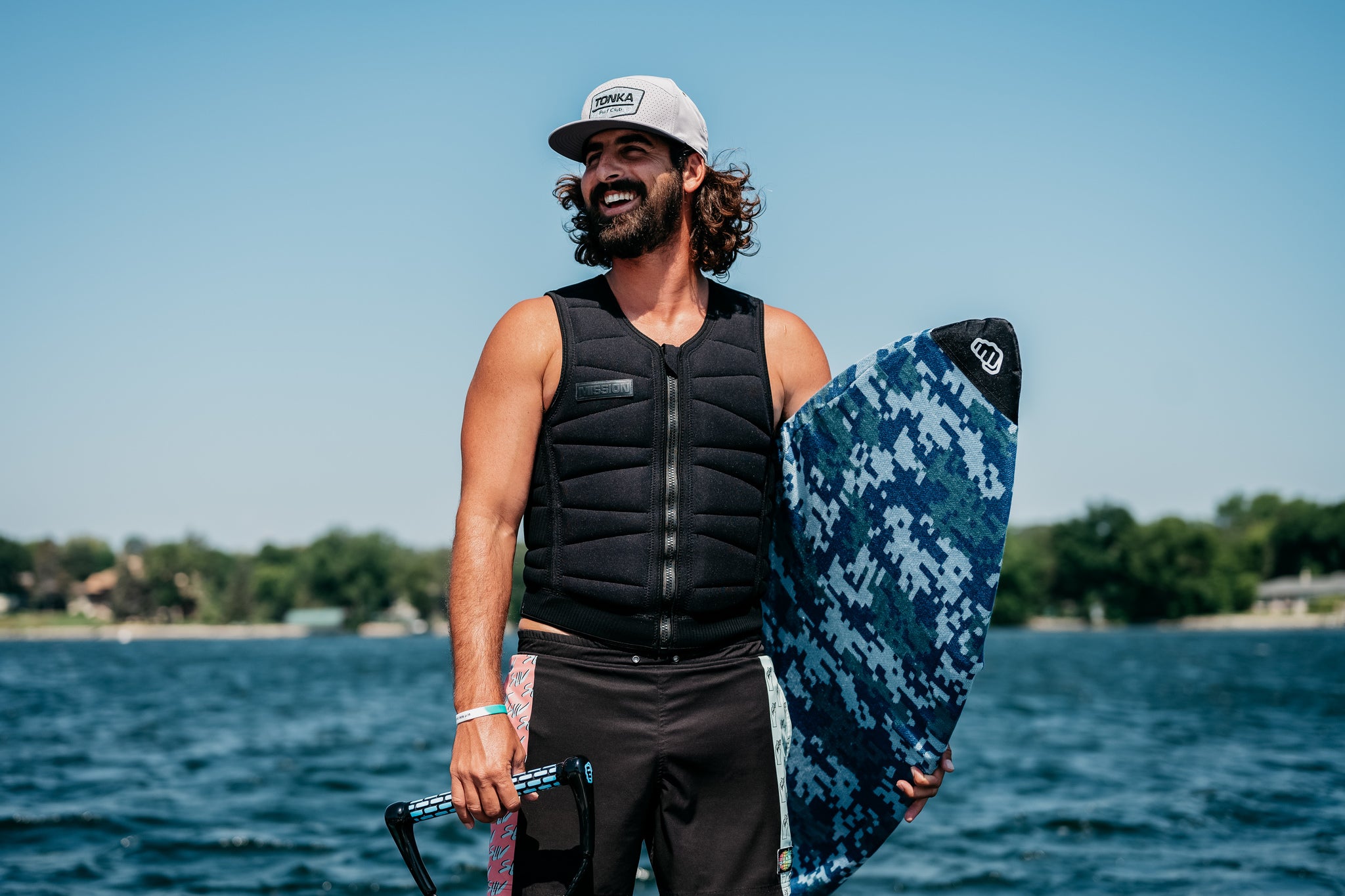 Wakesurfing