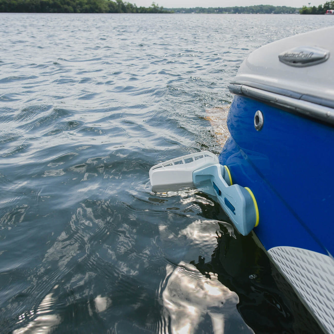 DELTA 2.0 wake shaper on boat